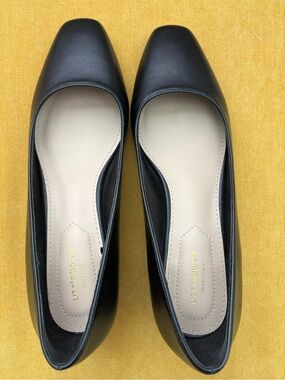 Liz Claiborne Black Square-Toe Leather Flats